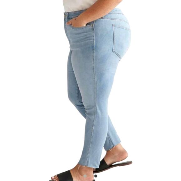 MADEWELL Women's Plus Size Super Soft Light Blue  10" High Rise Skinny Crop Jean - Picture 7 of 16